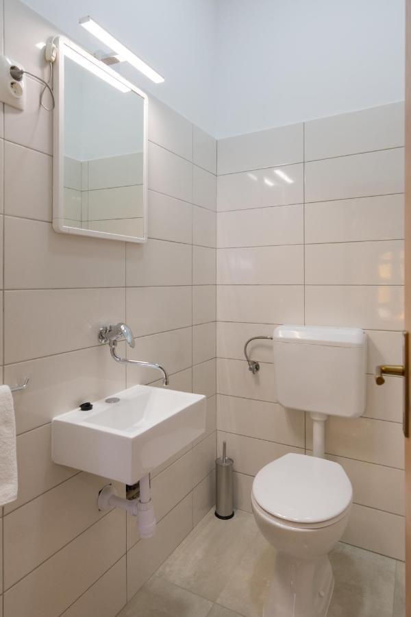 Apartments By The Sea Kastel Stari, Kastela - 15894 Екстериор снимка