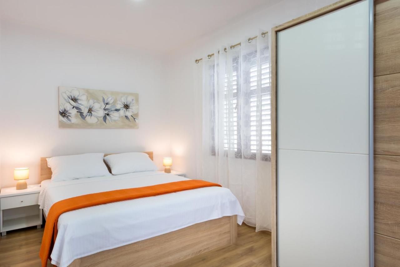 Apartments By The Sea Kastel Stari, Kastela - 15894 Екстериор снимка